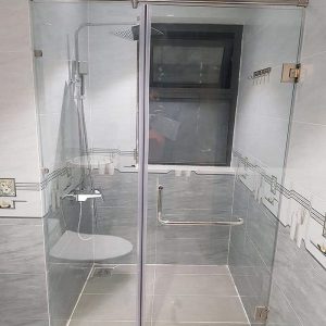 bồn tắm đứng vách kính
