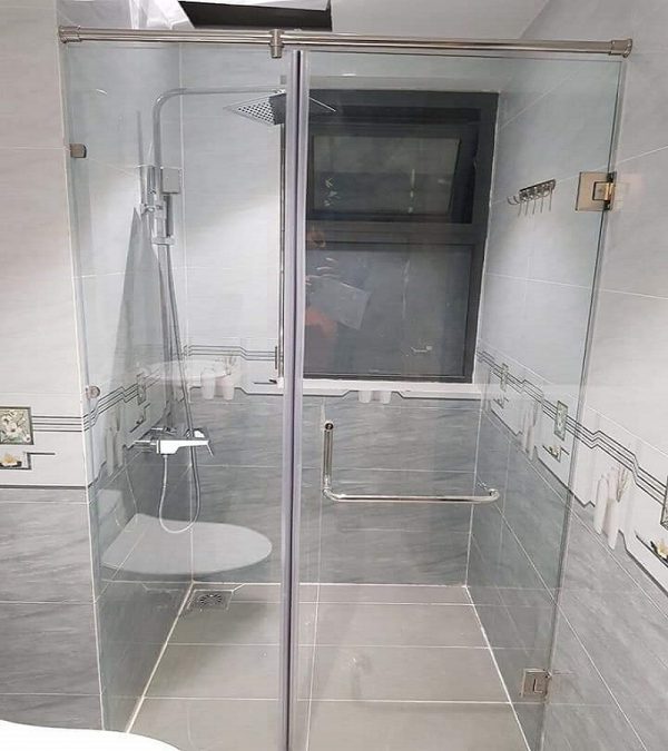bồn tắm đứng vách kính